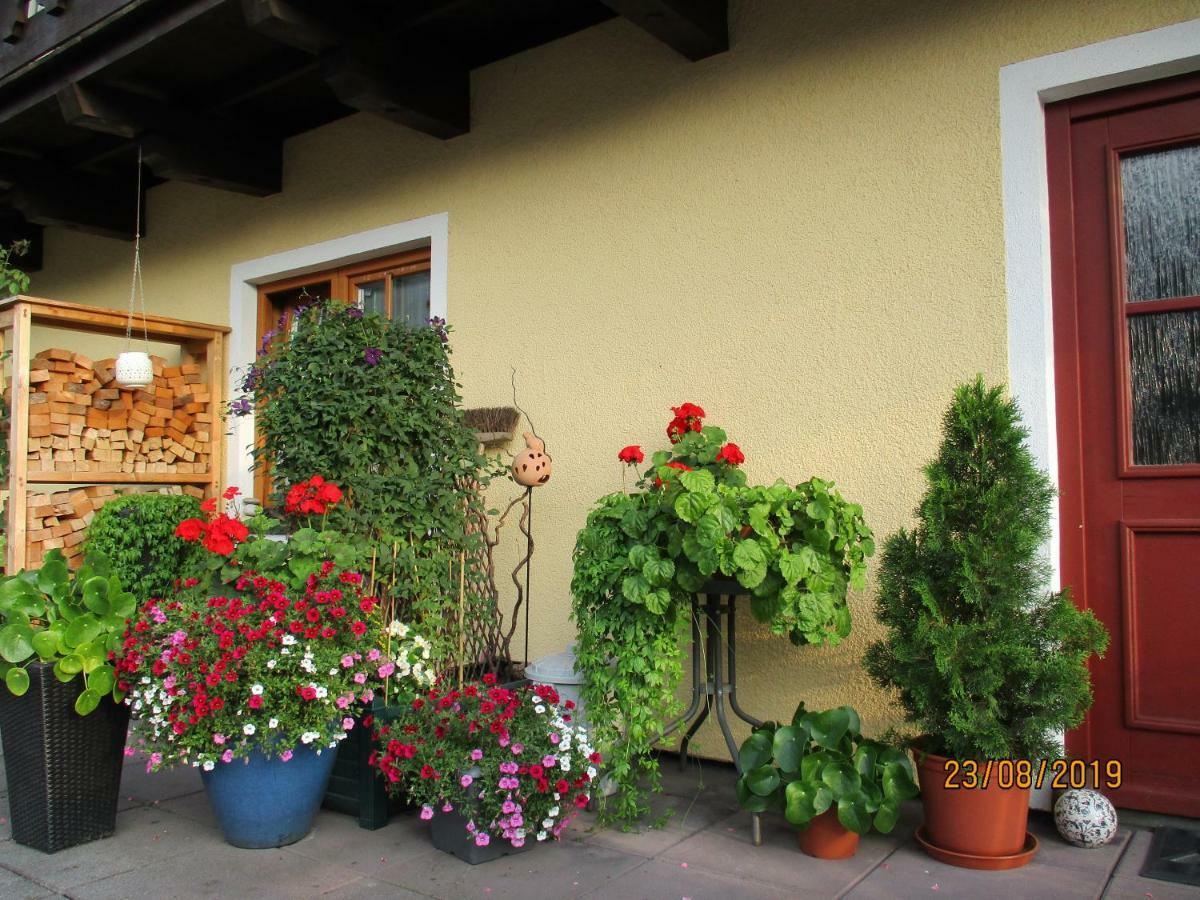 Haus Am Dorfplatz Lägenhet Uttendorf Exteriör bild